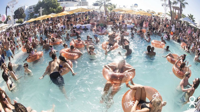 Outdoor pools in Barcelona