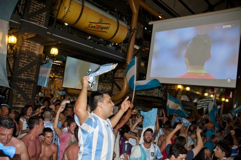 Best Bars to watch a Football Match in Barcelona,Ovella Negra Bar 