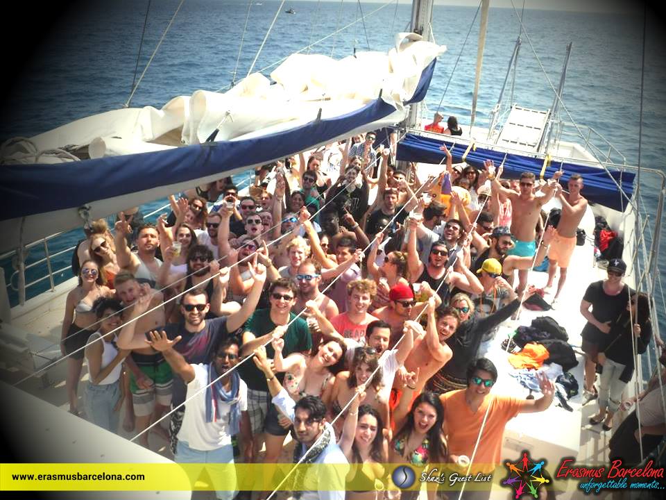 Boat trips and parties, Best beach activities Barcelona